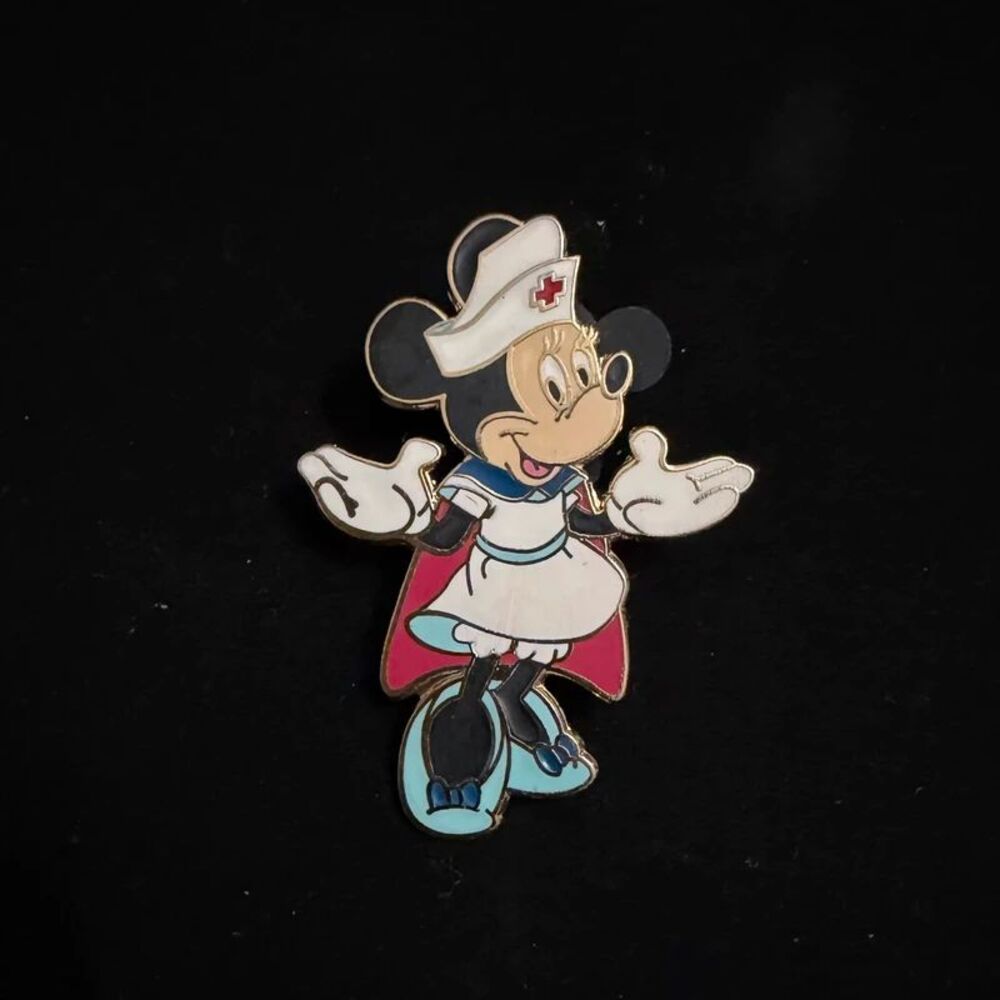 Disney Minnie Mouse Nurse Rescue Series Red Cross Pin 11722 2006